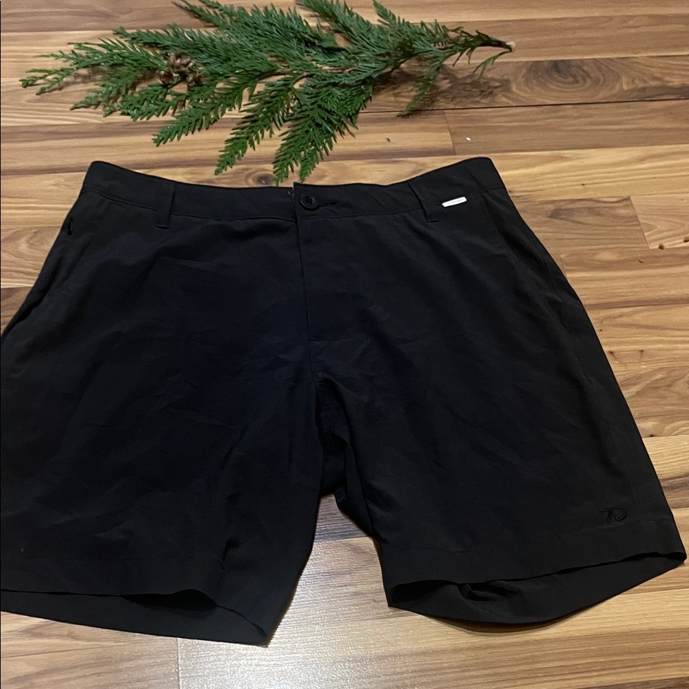 7 diamonds Men's Black Shorts
